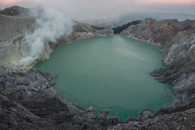 The view of the whole IJen volcano crater